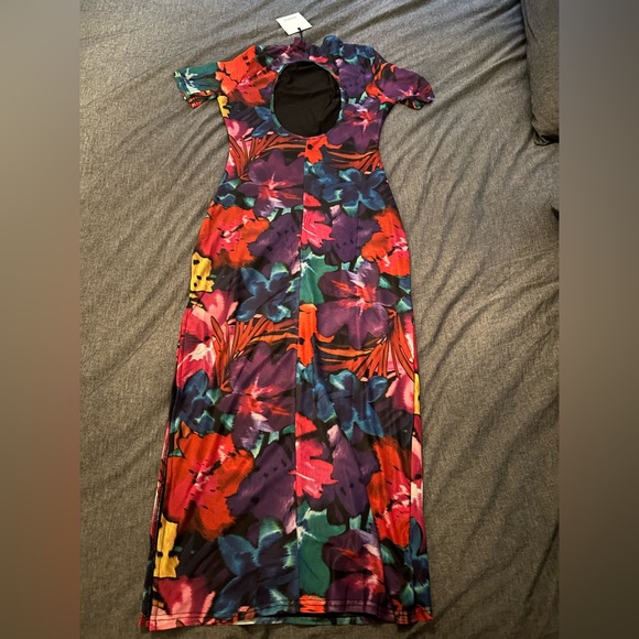 Runaway the Label Romance Dress. Floral bodycon midi dress. NWT size large - Picture 3 of 4